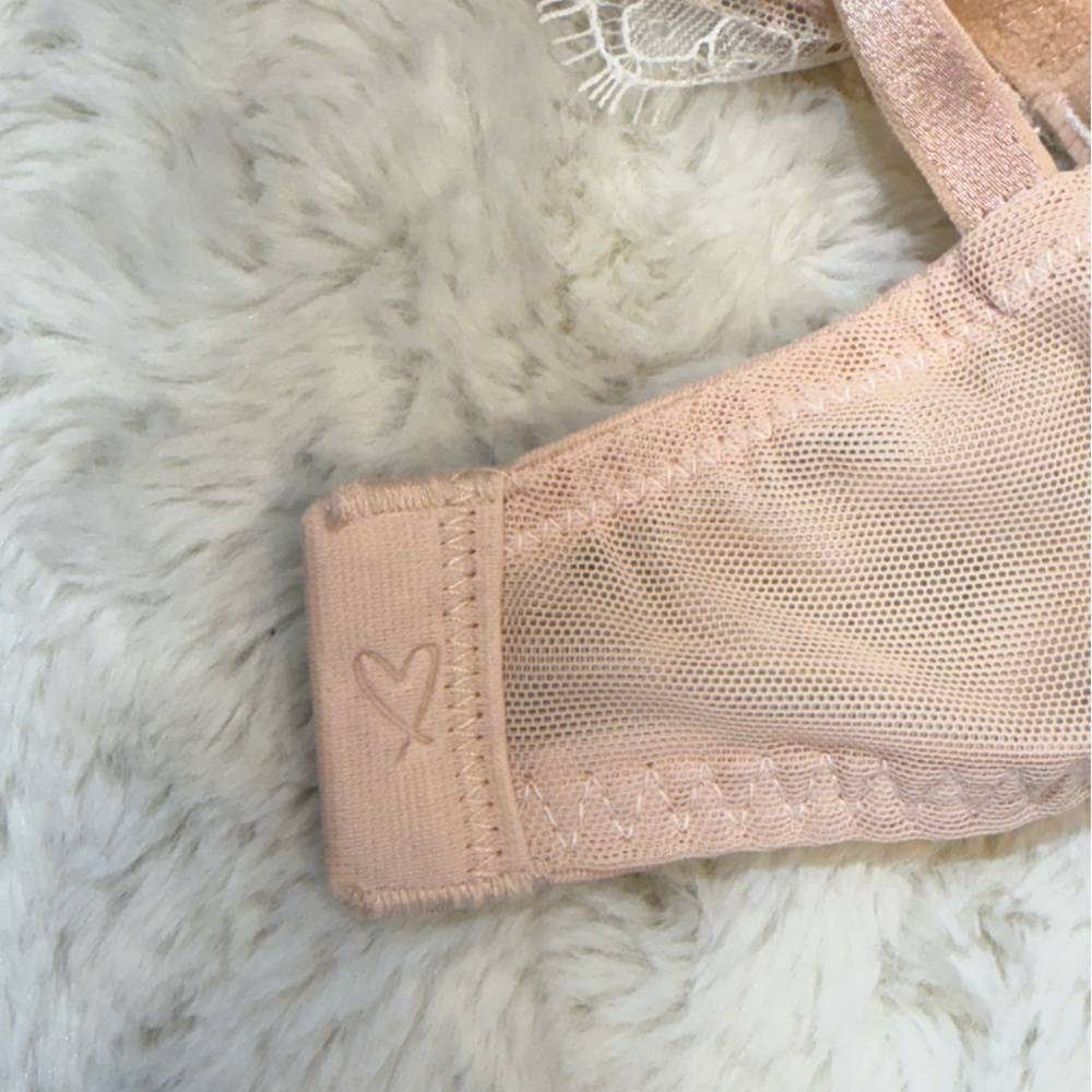 Victoria’s Secret size 36D lined plunge bra - Picture 6 of 7